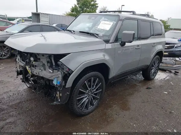 JTJVBCDX4R5015218 2024 LEXUS GX - Image 2