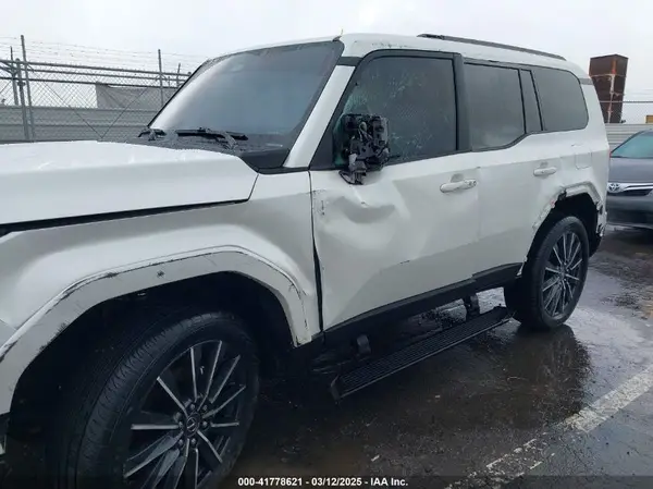 2024 LEXUS GX auction photo 6