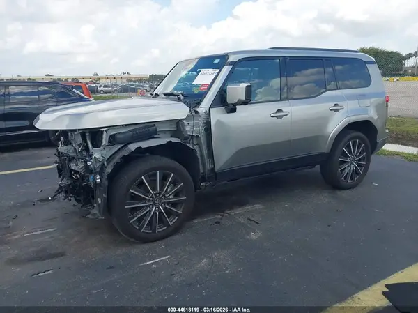 JTJVBCDX4R5018748 2024 LEXUS GX - Image 2