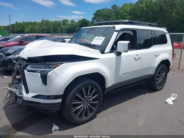 JTJVBCDX4S5051125 2025 LEXUS GX - Image 2