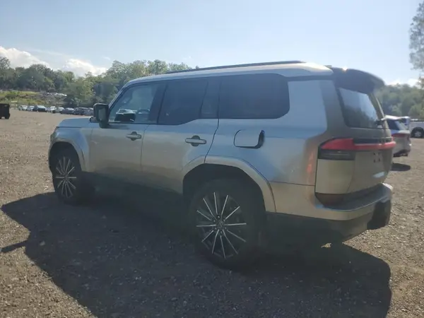 JTJVBCDX5R5010870 2024 LEXUS GX - Image 2