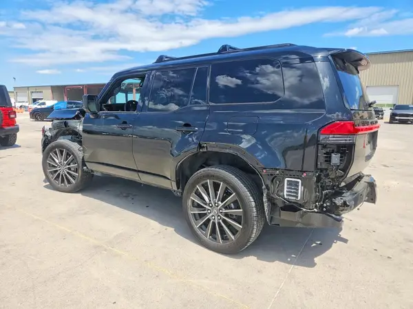 JTJVBCDX5R5023876 2024 LEXUS GX - Image 2