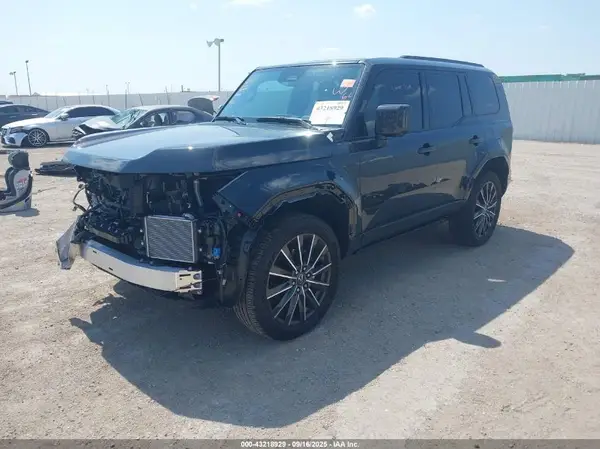 JTJVBCDX5S5049402 2025 LEXUS GX - Image 2