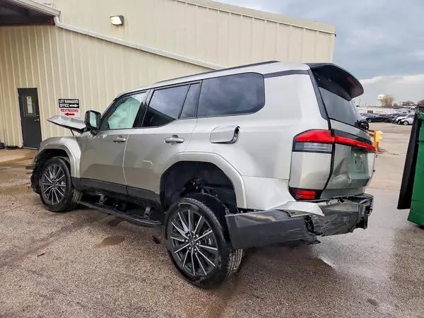 JTJVBCDX5T5071692 2026 LEXUS GX - Image 2