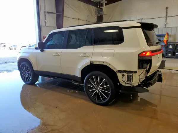 JTJVBCDX6S5045035 2025 LEXUS GX - Image 2