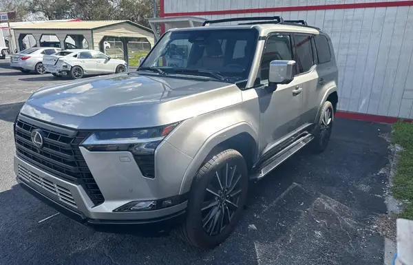 JTJVBCDX7R5010045 2024 LEXUS GX - Image 2
