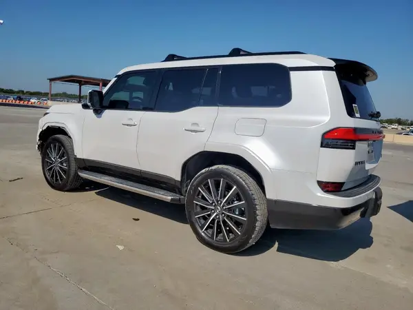 JTJVBCDX7R5019294 2024 LEXUS GX - Image 2