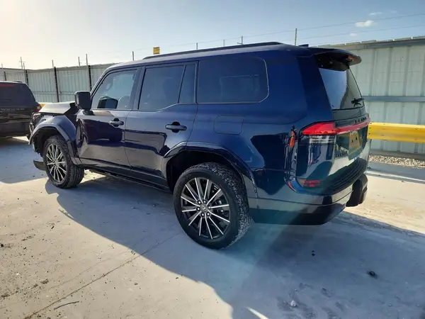 JTJVBCDX9R5022374 2024 LEXUS GX - Image 2