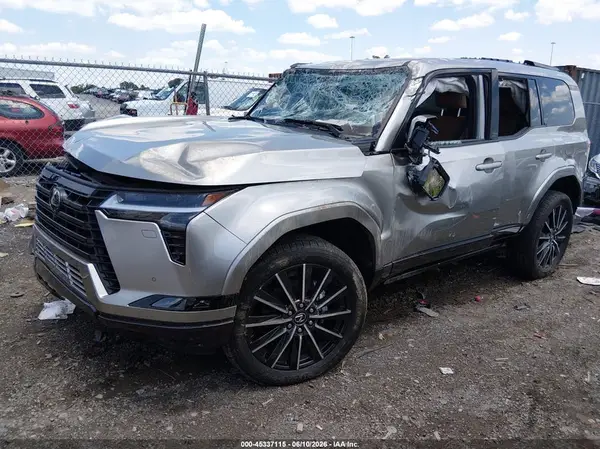 JTJVBCDX9R5023248 2024 LEXUS GX - Image 2