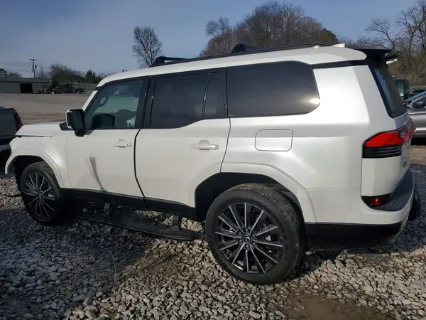 JTJVBCDX9S5052948 2025 LEXUS GX - Image 2