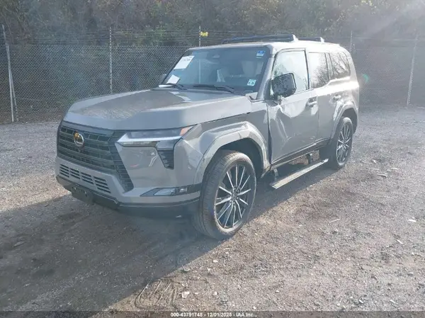 JTJVBCDXXR5014204 2024 LEXUS GX - Image 2