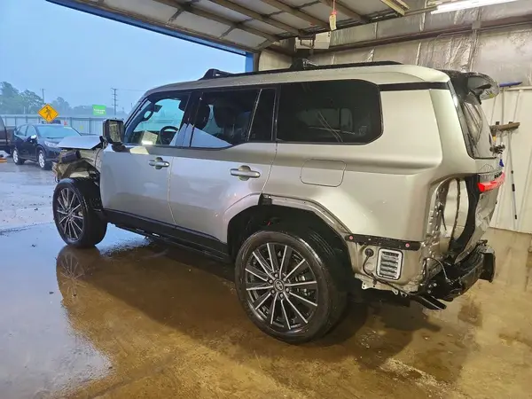 JTJVBCDXXS5054076 2025 LEXUS GX - Image 2