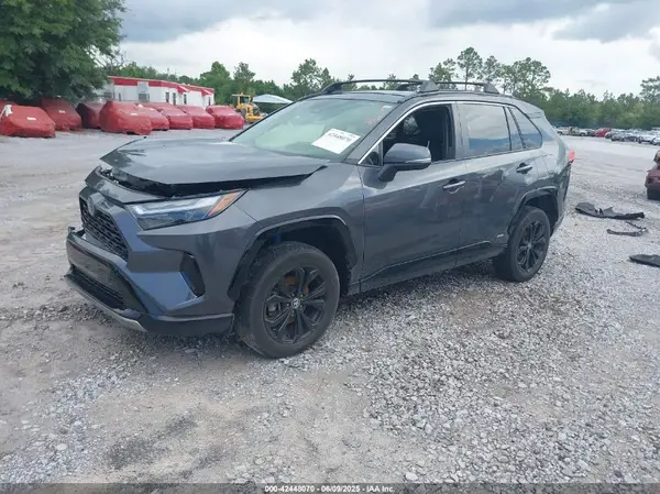 JTM16RFV6ND521976 2022 TOYOTA RAV 4 - Image 2