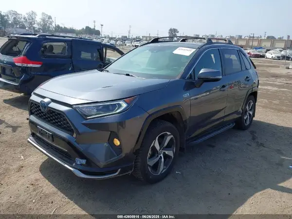 JTMAB3FV0MD021027 2021 TOYOTA RAV 4 - Image 2