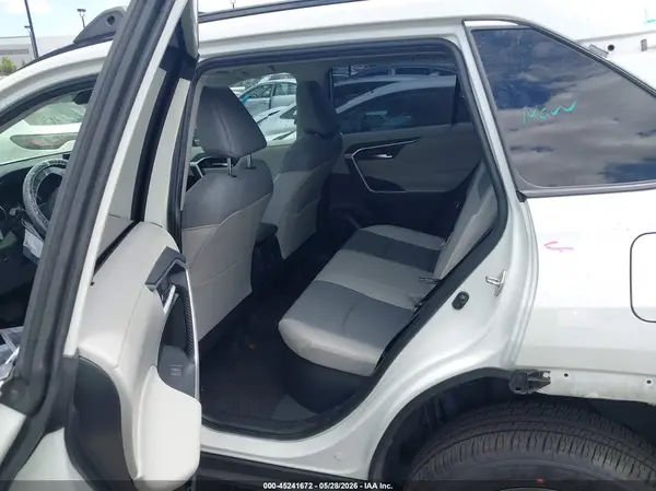 2022 TOYOTA RAV 4 auction photo 8