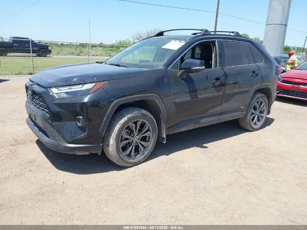 JTMB6RFV3RD139222 2024 TOYOTA RAV 4 - Image 2