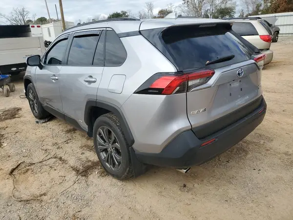 JTMB6RFV4ND058000 2022 TOYOTA RAV 4 - Image 2