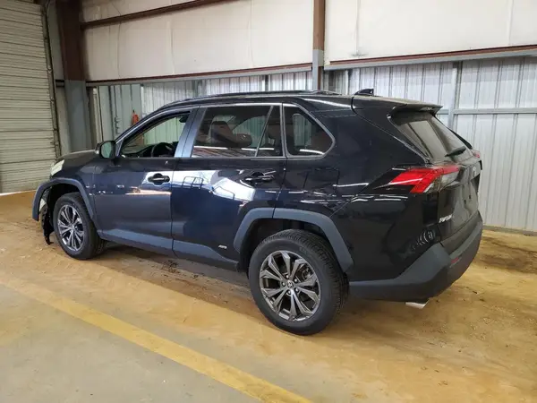 JTMB6RFV5ND058040 2022 TOYOTA RAV 4 - Image 2