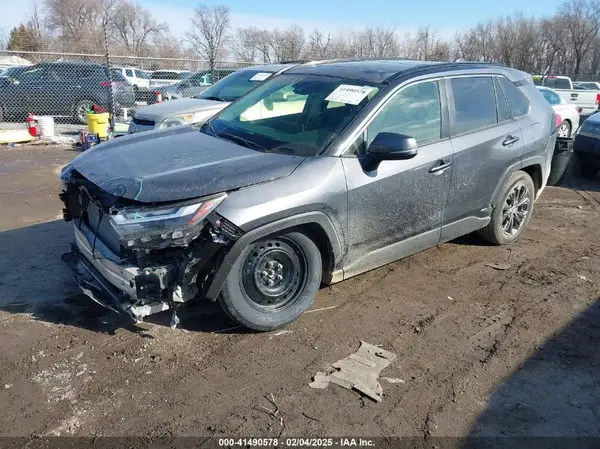 JTMB6RFV7RD139613 2024 TOYOTA RAV 4 - Image 2