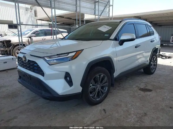 JTMB6RFV7RJ061562 2024 TOYOTA RAV 4 - Image 2