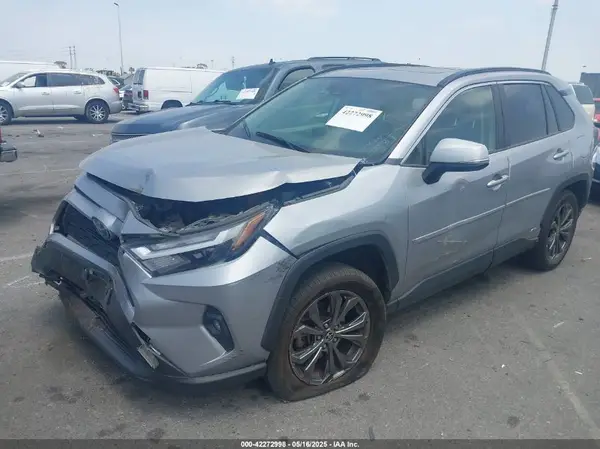 JTMB6RFV8ND056654 2022 TOYOTA RAV 4 - Image 2