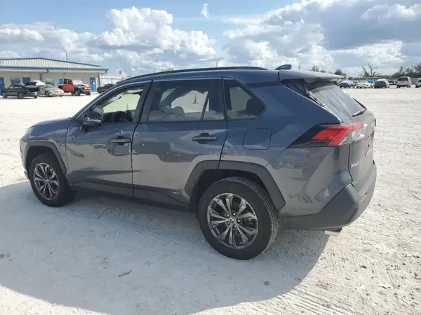 JTMB6RFV8ND078749 2022 TOYOTA RAV 4 - Image 2