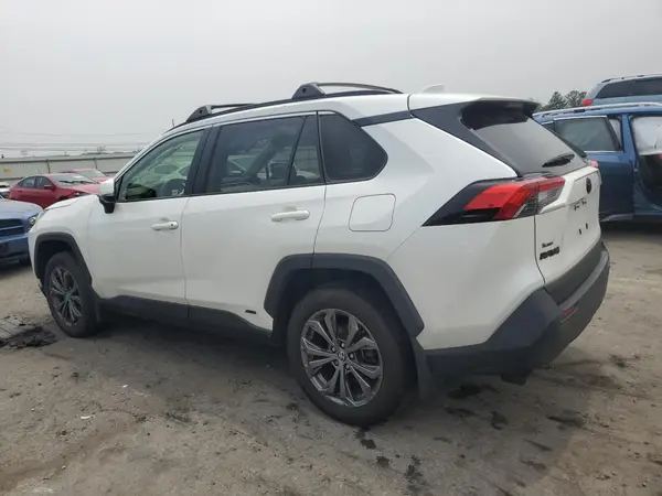 JTMB6RFV9ND069140 2022 TOYOTA RAV 4 - Image 2