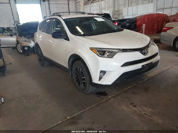 JTMBFREV0GJ104556 2016 TOYOTA RAV 4 - Image 1