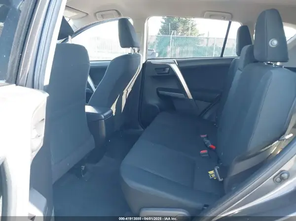 JTMBFREV0JJ732236 2018 TOYOTA RAV 4 - Image 8