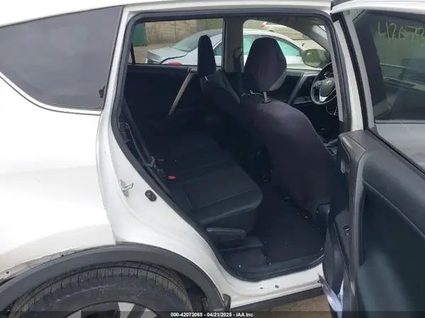 JTMBFREV0JJ735251 2018 TOYOTA RAV 4 - Image 8