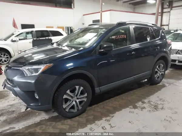 JTMBFREV1JJ179015 2018 TOYOTA RAV 4 - Image 2