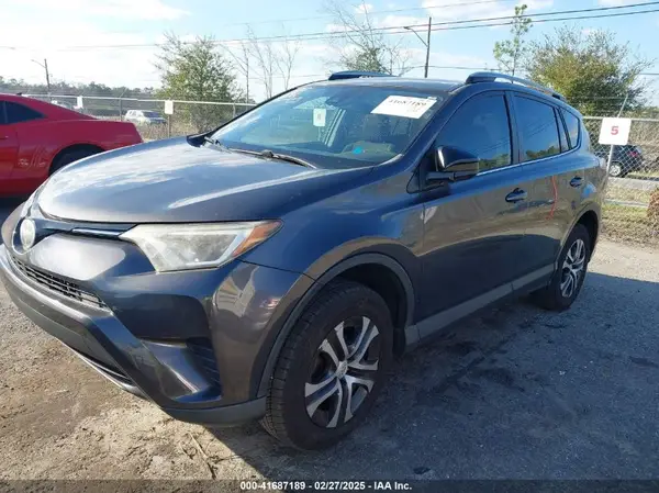 JTMBFREV1JJ180858 2018 TOYOTA RAV 4 - Image 2