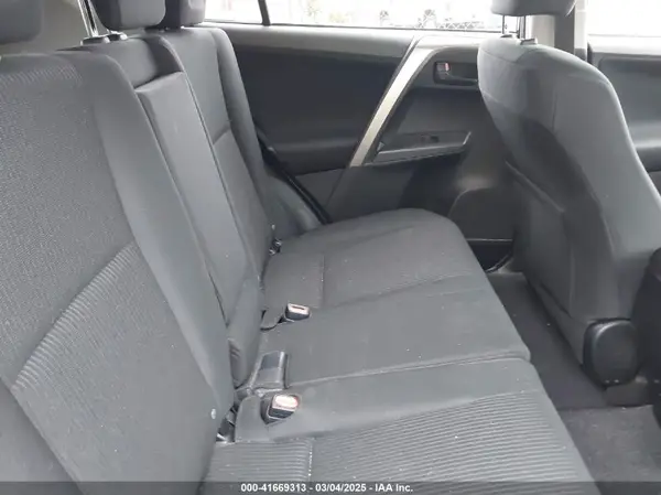 JTMBFREV1JJ215401 2018 TOYOTA RAV 4 - Image 8