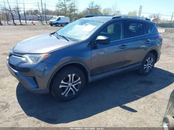 JTMBFREV2JJ211423 2018 TOYOTA RAV 4 - Image 2