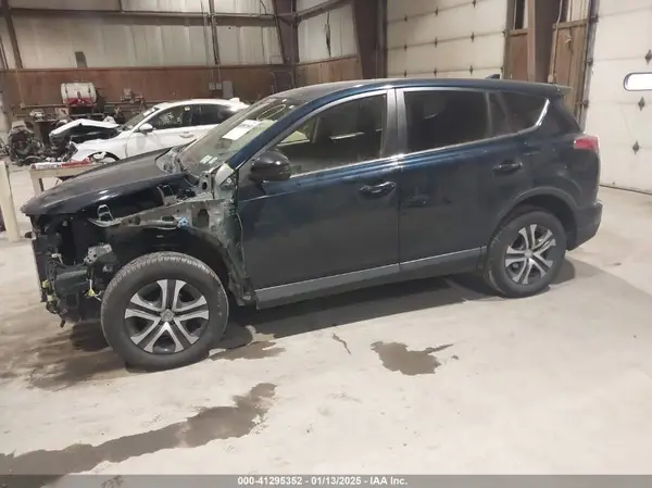 JTMBFREV2JJ216704 2018 TOYOTA RAV 4 - Image 2