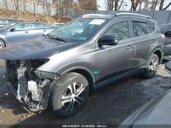 JTMBFREV3GJ068054 2016 TOYOTA RAV 4 - Image 2
