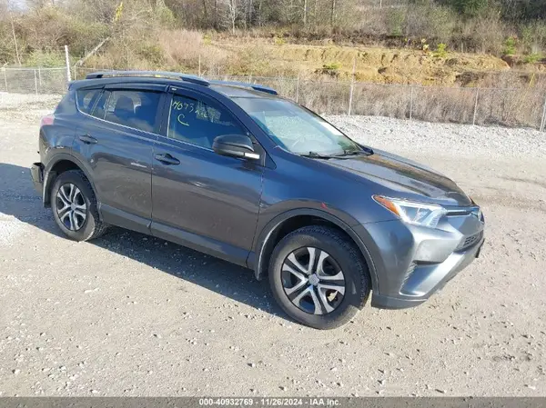 JTMBFREV3HJ145121 2017 TOYOTA RAV 4 - Image 1