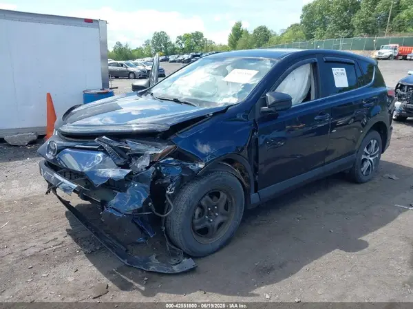 JTMBFREV3JJ176097 2018 TOYOTA RAV 4 - Image 2