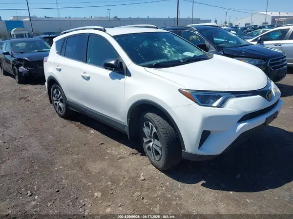 JTMBFREV3JJ215058 2018 TOYOTA RAV 4 - Image 1