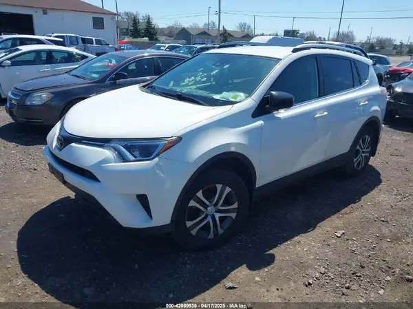JTMBFREV3JJ215058 2018 TOYOTA RAV 4 - Image 2