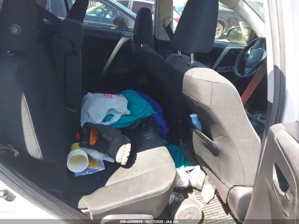 JTMBFREV3JJ215058 2018 TOYOTA RAV 4 - Image 8