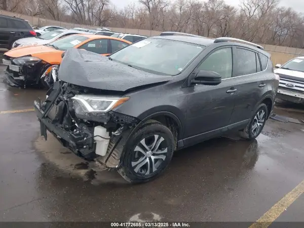 JTMBFREV3JJ229333 2018 TOYOTA RAV 4 - Image 2