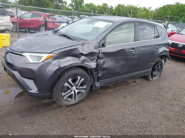 JTMBFREV3JJ732425 2018 TOYOTA RAV 4 - Image 2