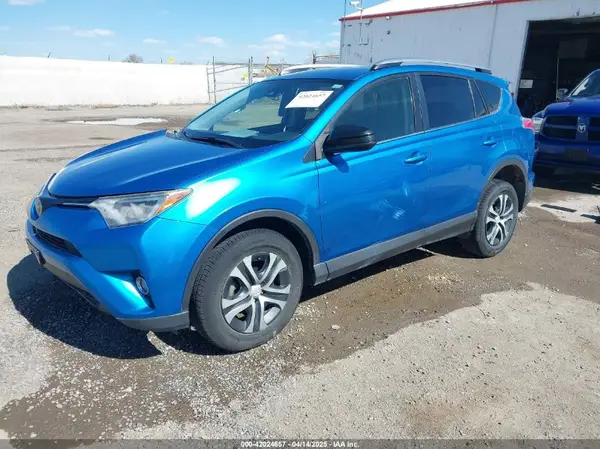 JTMBFREV4HJ711187 2017 TOYOTA RAV 4 - Image 2