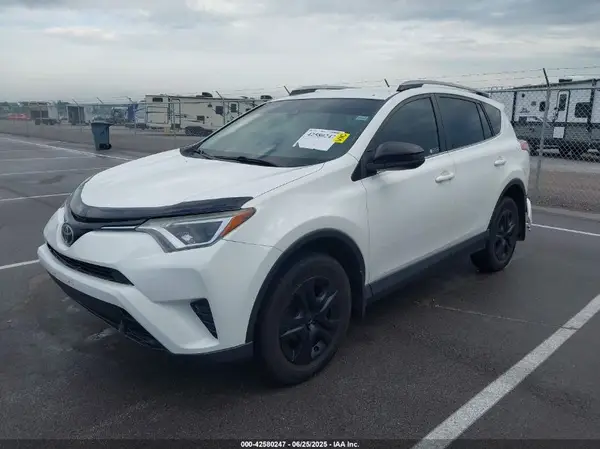 JTMBFREV5HJ105980 2017 TOYOTA RAV 4 - Image 2