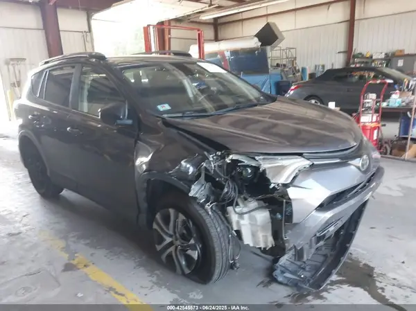 JTMBFREV5HJ110595 2017 TOYOTA RAV 4 - Image 1