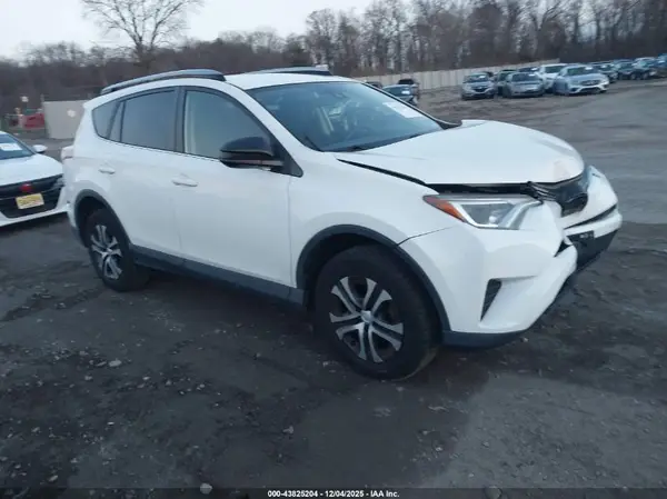 JTMBFREV5HJ121502 2017 TOYOTA RAV 4 - Image 1