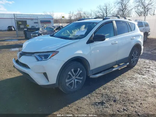JTMBFREV5HJ135125 2017 TOYOTA RAV 4 - Image 2
