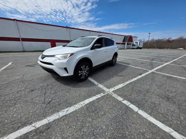 JTMBFREV5HJ14689 2017 TOYOTA RAV 4 - Image 2