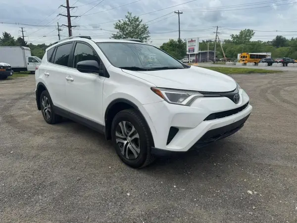 JTMBFREV5HJ146898 2017 TOYOTA RAV 4 - Image 1